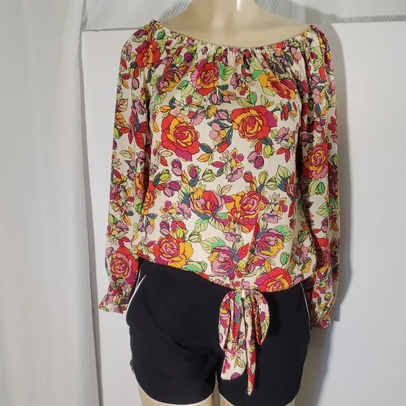 NWT Vince Camuto Women's Floral Off the Shoulder Tie Hem Top Size XS - Picture 2 of 11